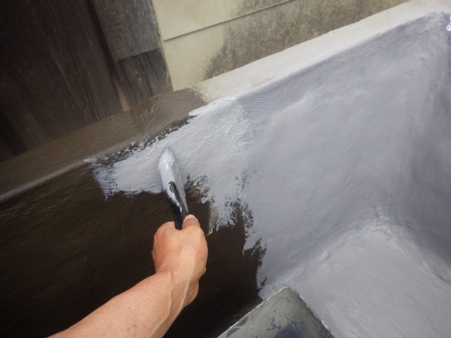 ポリマーセメント系塗膜防水材塗布　保護塗料塗り